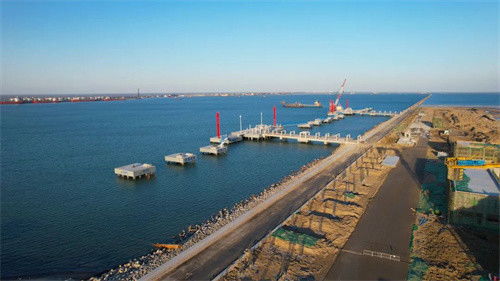 码头主体工程通过交工验收 东营港区液体散货泊位工程迎新进展
